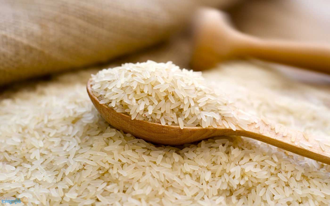 chinese-companies-are-mass-producing-plastic-rice-and-it-could-cause