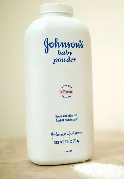 Johnsons_Baby_Powder_massage
