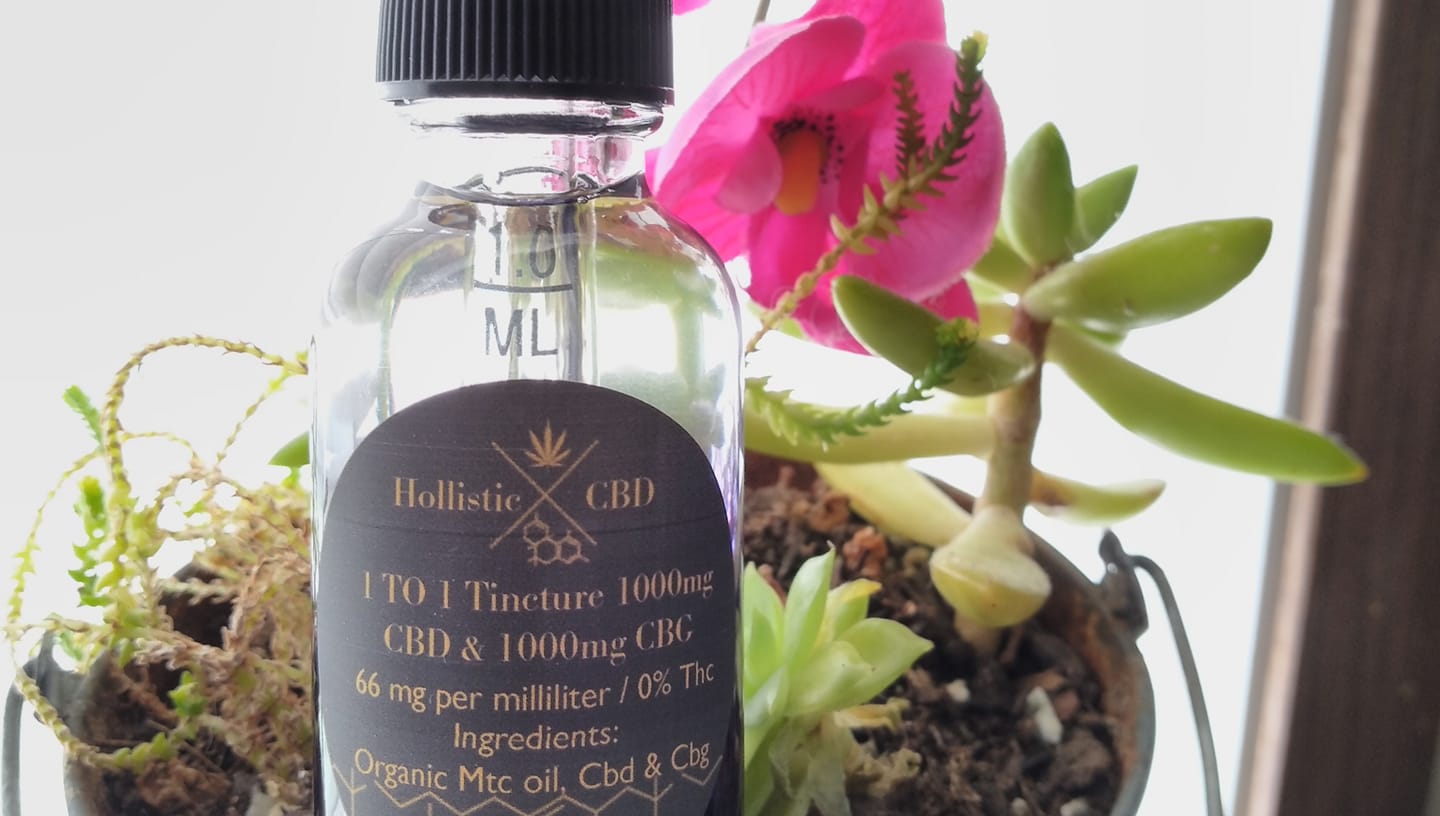 hollistic CBD review organic cbd and mct